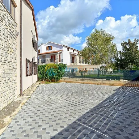 With Parking Space Valbandon, - 23745 *