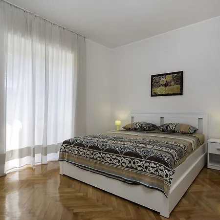 With Parking Space Valbandon, - 23745 Appartement *