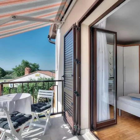 With Parking Space Valbandon, - 23745 Appartement *