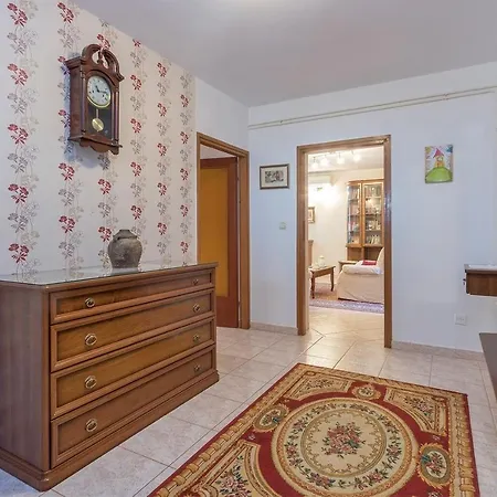 With Parking Space Valbandon, - 23745 Appartement