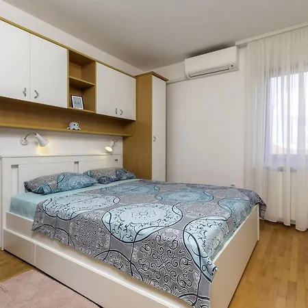 With Parking Space Valbandon, - 23745 Appartement *