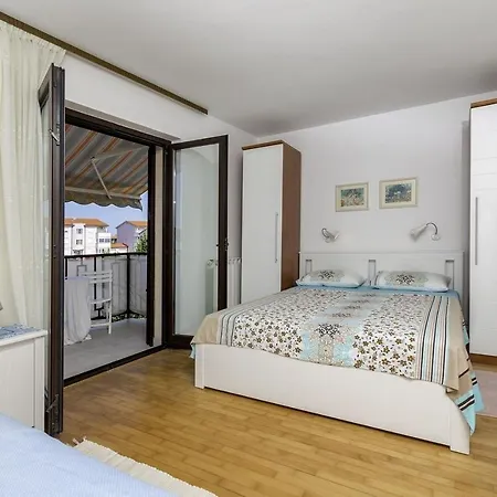 Appartement With Parking Space Valbandon, - 23745 Fažana