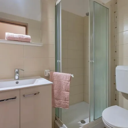 With Parking Space Valbandon, - 23745 Appartement