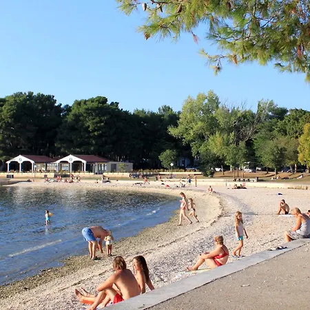 Διαμέρισμα With Parking Space Valbandon, - 23745 *