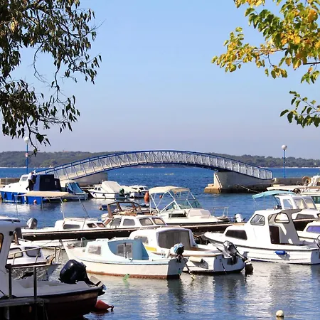 Διαμέρισμα With Parking Space Valbandon, - 23745 Fažana