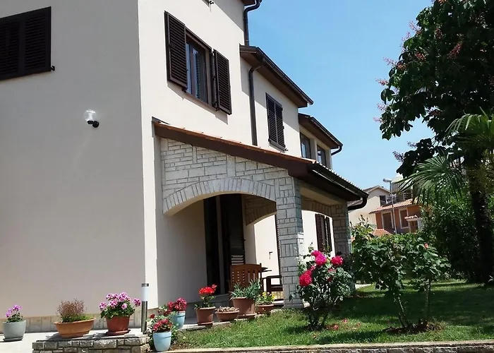 Διαμέρισμα With Parking Space Valbandon, - 23745 *