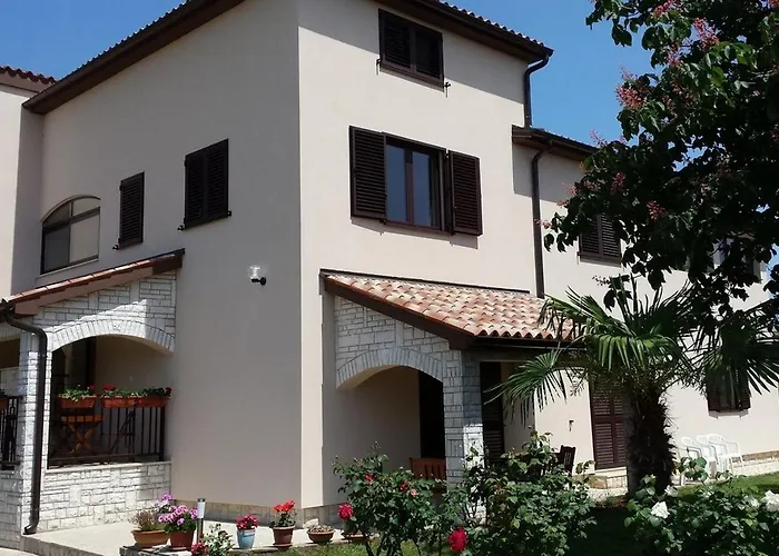 With Parking Space Valbandon, - 23745