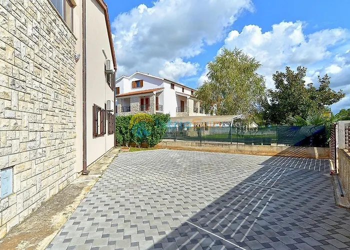 With Parking Space Valbandon, - 23745 *