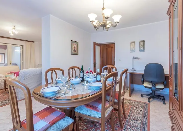 Διαμέρισμα With Parking Space Valbandon, - 23745