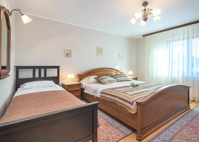 With Parking Space Valbandon, - 23745