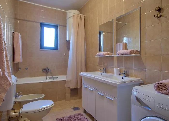 With Parking Space Valbandon, - 23745 Διαμέρισμα