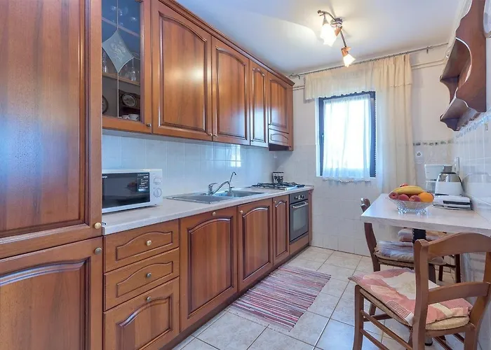 Διαμέρισμα With Parking Space Valbandon, - 23745