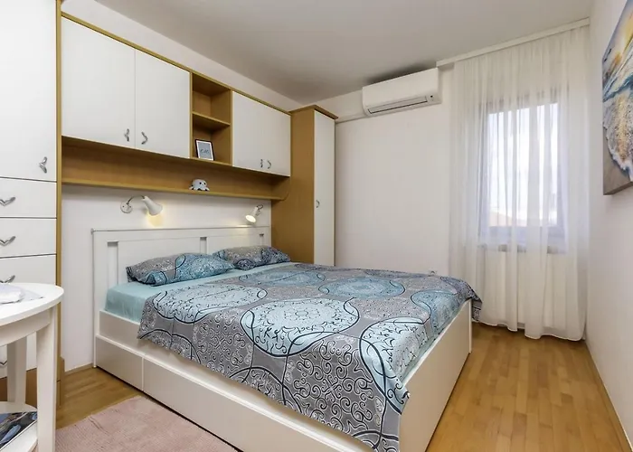 With Parking Space Valbandon, - 23745 Διαμέρισμα *