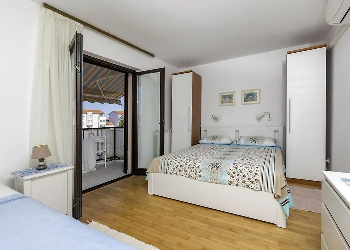 Διαμέρισμα With Parking Space Valbandon, - 23745 Fažana