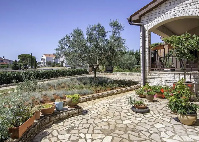 Διαμέρισμα With Parking Space Valbandon, - 23745