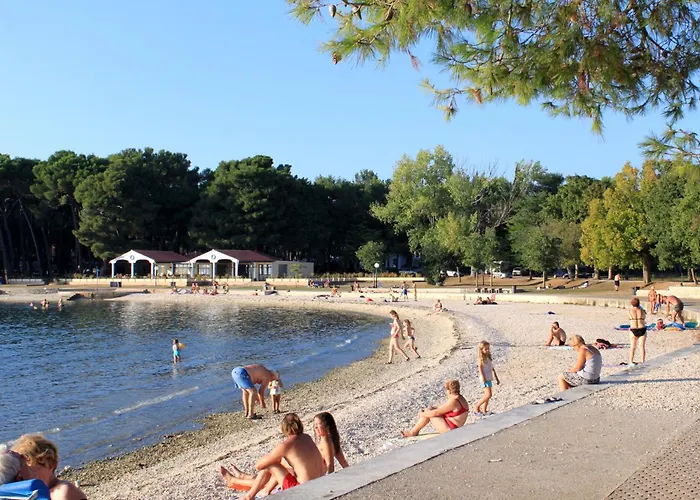 Διαμέρισμα With Parking Space Valbandon, - 23745 *